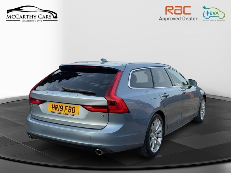 Volvo 2.0 T4 GPF MOMENTUM PRO ESTATE 5DR PETROL AUTO LEATHER HEATED SEATS SATNAV BLUETOOTH DAB RADIO PARKING AIDS SAME OWNER FOR 3 YEARS ONLY 83000 MILES SH 72-74 Mitcham Road