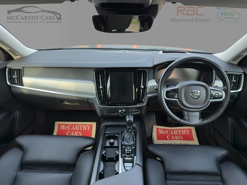 Volvo 2.0 T4 GPF MOMENTUM PRO ESTATE 5DR PETROL AUTO LEATHER HEATED SEATS SATNAV BLUETOOTH DAB RADIO PARKING AIDS SAME OWNER FOR 3 YEARS ONLY 83000 MILES SH 72-74 Mitcham Road