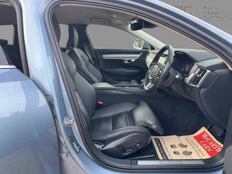 Volvo 2.0 T4 GPF MOMENTUM PRO ESTATE 5DR PETROL AUTO LEATHER HEATED SEATS SATNAV BLUETOOTH DAB RADIO PARKING AIDS SAME OWNER FOR 3 YEARS ONLY 83000 MILES SH 72-74 Mitcham Road