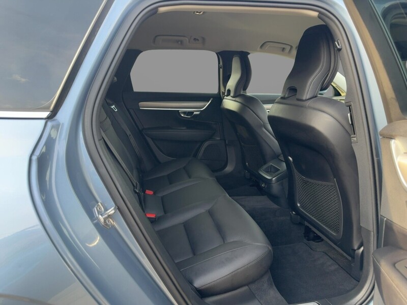 Volvo 2.0 T4 GPF MOMENTUM PRO ESTATE 5DR PETROL AUTO LEATHER HEATED SEATS SATNAV BLUETOOTH DAB RADIO PARKING AIDS SAME OWNER FOR 3 YEARS ONLY 83000 MILES SH 72-74 Mitcham Road