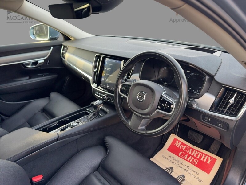 Volvo 2.0 T4 GPF MOMENTUM PRO ESTATE 5DR PETROL AUTO LEATHER HEATED SEATS SATNAV BLUETOOTH DAB RADIO PARKING AIDS SAME OWNER FOR 3 YEARS ONLY 83000 MILES SH 72-74 Mitcham Road