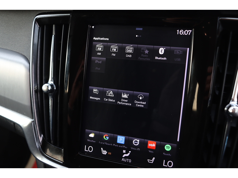 Volvo 2.0 T4 GPF MOMENTUM PRO ESTATE 5DR PETROL AUTO LEATHER HEATED SEATS SATNAV BLUETOOTH DAB RADIO PARKING AIDS SAME OWNER FOR 3 YEARS ONLY 83000 MILES SH 72-74 Mitcham Road