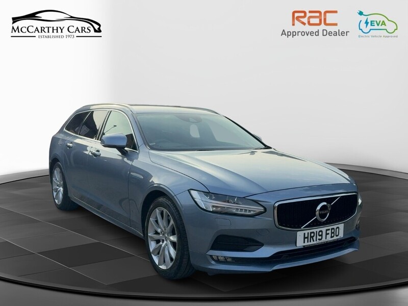 Volvo 2.0 T4 GPF MOMENTUM PRO ESTATE 5DR PETROL AUTO LEATHER HEATED SEATS SATNAV BLUETOOTH DAB RADIO PARKING AIDS SAME OWNER FOR 3 YEARS ONLY 83000 MILES SH 72-74 Mitcham Road