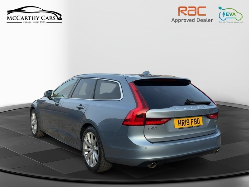 Volvo 2.0 T4 GPF MOMENTUM PRO ESTATE 5DR PETROL AUTO LEATHER HEATED SEATS SATNAV BLUETOOTH DAB RADIO PARKING AIDS SAME OWNER FOR 3 YEARS ONLY 83000 MILES SH 72-74 Mitcham Road