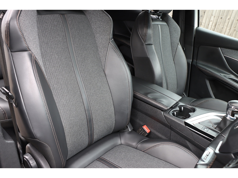 Peugeot 1.2 PURETECH GT LINE SUV 5DR PETROL MANUAL SATNAV BLUETOOTH DAB RADIO APPLE CARPLAY REAR CAMERA PARKING AIDS 64000 MILES FSH 8 SERVICES NO ULEZ CHARGE 72-74 Mitcham Road