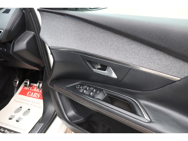 Peugeot 1.2 PURETECH GT LINE SUV 5DR PETROL MANUAL SATNAV BLUETOOTH DAB RADIO APPLE CARPLAY REAR CAMERA PARKING AIDS 64000 MILES FSH 8 SERVICES NO ULEZ CHARGE 72-74 Mitcham Road