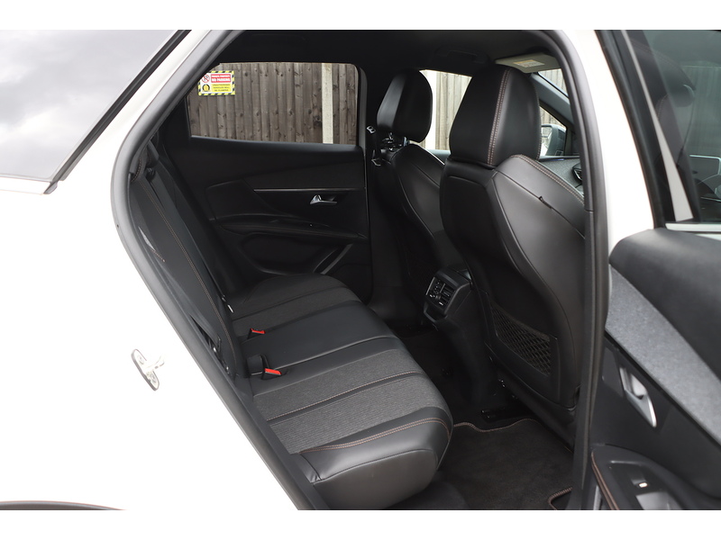 Peugeot 1.2 PURETECH GT LINE SUV 5DR PETROL MANUAL SATNAV BLUETOOTH DAB RADIO APPLE CARPLAY REAR CAMERA PARKING AIDS 64000 MILES FSH 8 SERVICES NO ULEZ CHARGE 72-74 Mitcham Road