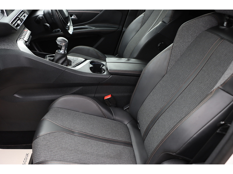 Peugeot 1.2 PURETECH GT LINE SUV 5DR PETROL MANUAL SATNAV BLUETOOTH DAB RADIO APPLE CARPLAY REAR CAMERA PARKING AIDS 64000 MILES FSH 8 SERVICES NO ULEZ CHARGE 72-74 Mitcham Road
