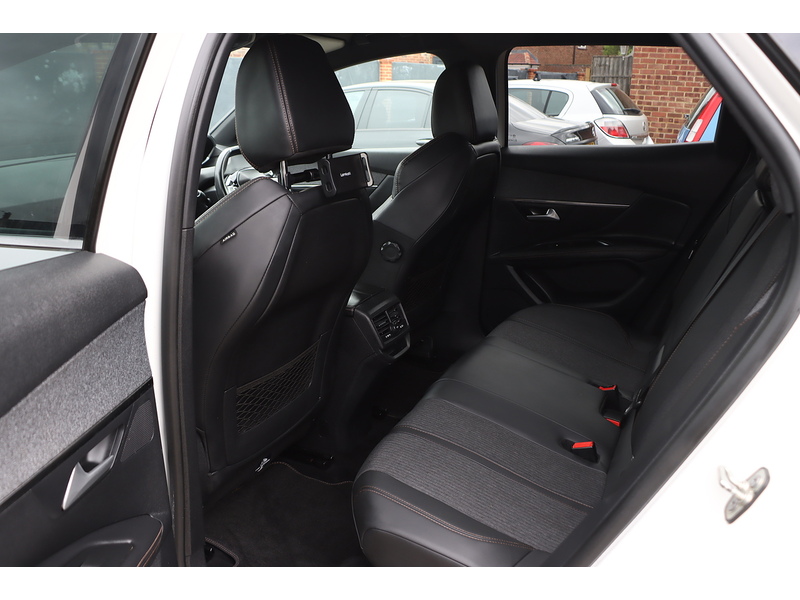Peugeot 1.2 PURETECH GT LINE SUV 5DR PETROL MANUAL SATNAV BLUETOOTH DAB RADIO APPLE CARPLAY REAR CAMERA PARKING AIDS 64000 MILES FSH 8 SERVICES NO ULEZ CHARGE 72-74 Mitcham Road