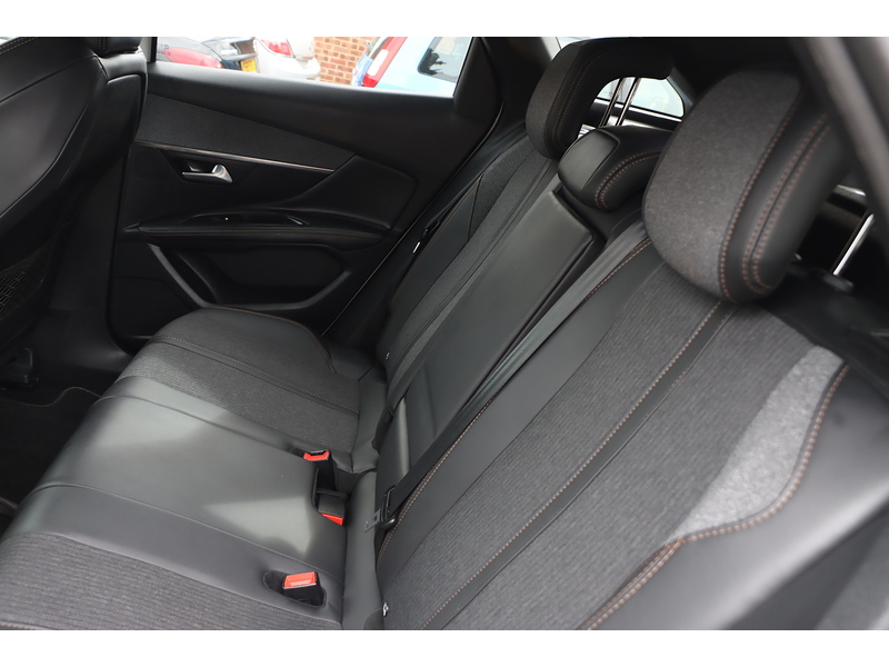 Peugeot 1.2 PURETECH GT LINE SUV 5DR PETROL MANUAL SATNAV BLUETOOTH DAB RADIO APPLE CARPLAY REAR CAMERA PARKING AIDS 64000 MILES FSH 8 SERVICES NO ULEZ CHARGE 72-74 Mitcham Road