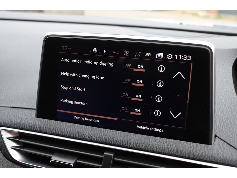 Peugeot 1.2 PURETECH GT LINE SUV 5DR PETROL MANUAL SATNAV BLUETOOTH DAB RADIO APPLE CARPLAY REAR CAMERA PARKING AIDS 64000 MILES FSH 8 SERVICES NO ULEZ CHARGE 72-74 Mitcham Road