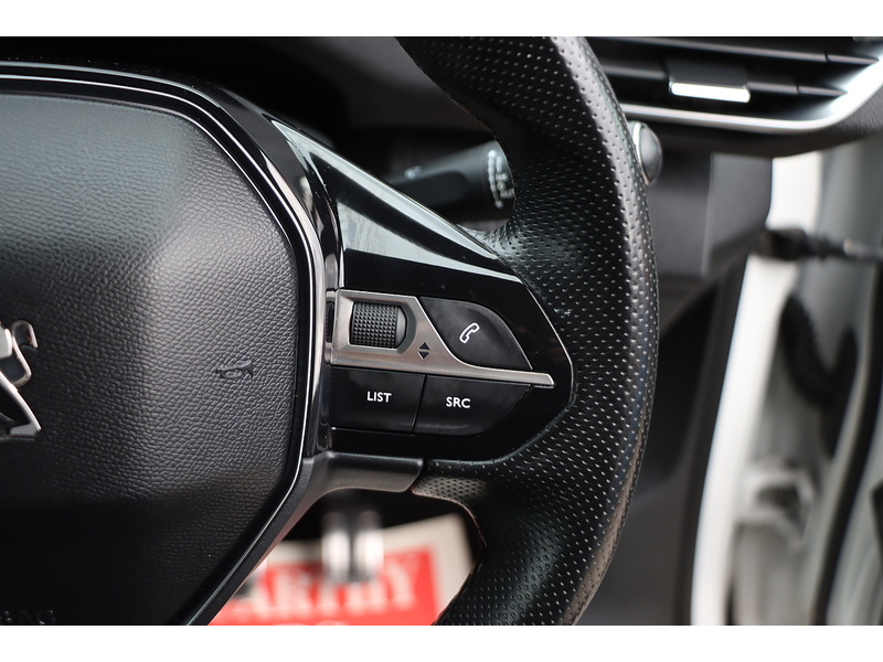 Peugeot 1.2 PURETECH GT LINE SUV 5DR PETROL MANUAL SATNAV BLUETOOTH DAB RADIO APPLE CARPLAY REAR CAMERA PARKING AIDS 64000 MILES FSH 8 SERVICES NO ULEZ CHARGE 72-74 Mitcham Road