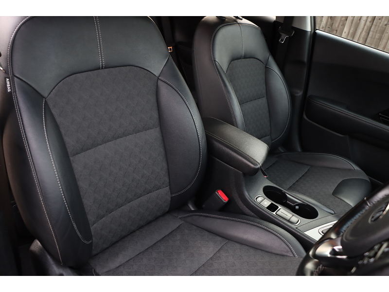 Kia 1.6 GDI 2 SUV 5DR PETROL HYBRID DCT AUTO SATNAV BLUETOOTH DAB RADIO APPLE CARPLAY REAR CAMERA PARKING AIDS JUST 2 OWNERS 69000 MILES SH NO ULEZ CHARGE 72-74 Mitcham Road