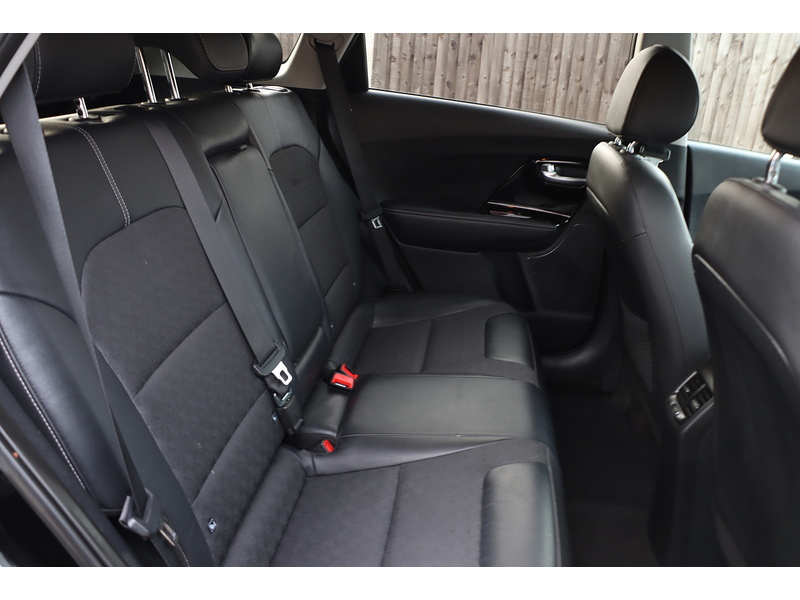 Kia 1.6 GDI 2 SUV 5DR PETROL HYBRID DCT AUTO SATNAV BLUETOOTH DAB RADIO APPLE CARPLAY REAR CAMERA PARKING AIDS JUST 2 OWNERS 69000 MILES SH NO ULEZ CHARGE 72-74 Mitcham Road