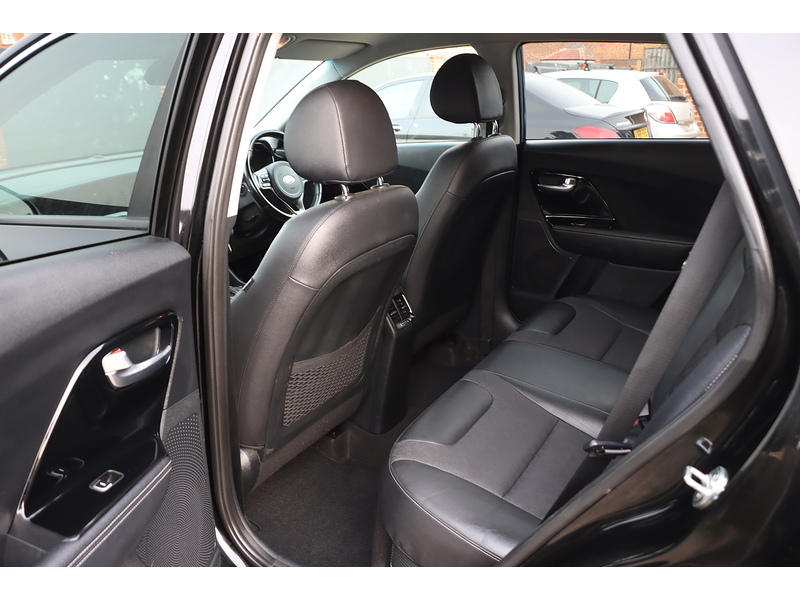 Kia 1.6 GDI 2 SUV 5DR PETROL HYBRID DCT AUTO SATNAV BLUETOOTH DAB RADIO APPLE CARPLAY REAR CAMERA PARKING AIDS JUST 2 OWNERS 69000 MILES SH NO ULEZ CHARGE 72-74 Mitcham Road