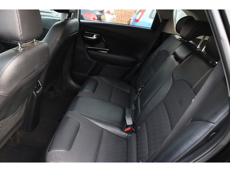 Kia 1.6 GDI 2 SUV 5DR PETROL HYBRID DCT AUTO SATNAV BLUETOOTH DAB RADIO APPLE CARPLAY REAR CAMERA PARKING AIDS JUST 2 OWNERS 69000 MILES SH NO ULEZ CHARGE 72-74 Mitcham Road