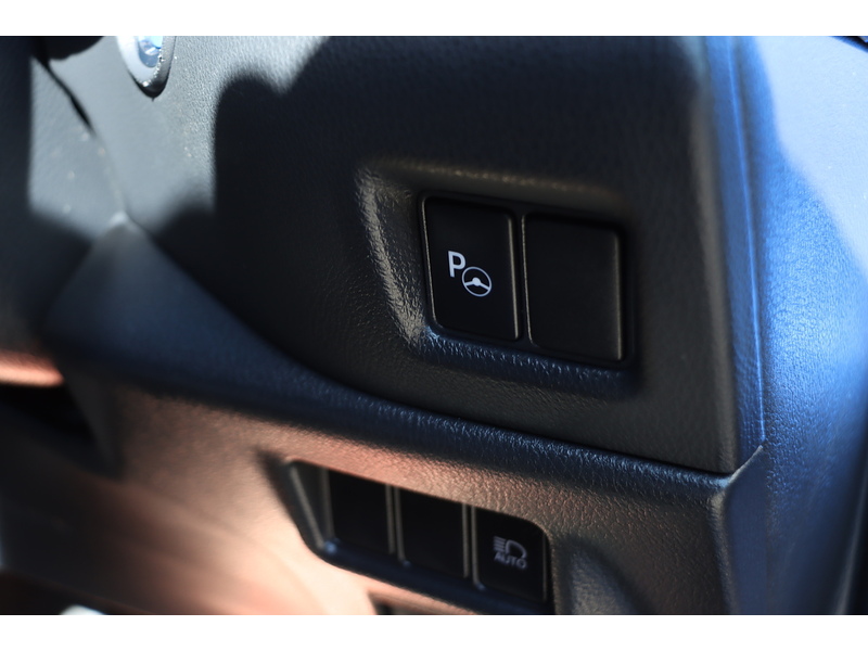 Toyota 1.8 VVT-H DYNAMIC SUV 5DR PETROL HYBRID CVT AUTO HEATED SEATS SAT NAV BLUETOOTH DAB STEREO REAR CAMERA PARKING AIDS JUST 2 OWNERS ONLY 76000 MILES SH 72-74 Mitcham Road