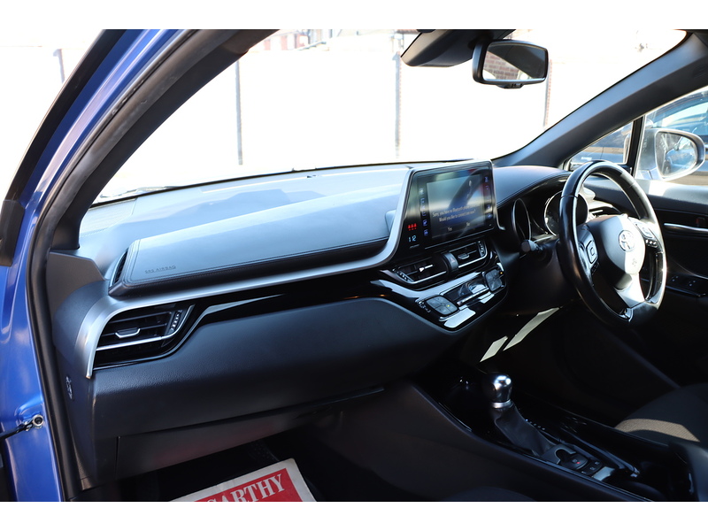 Toyota 1.8 VVT-H DYNAMIC SUV 5DR PETROL HYBRID CVT AUTO HEATED SEATS SAT NAV BLUETOOTH DAB STEREO REAR CAMERA PARKING AIDS JUST 2 OWNERS ONLY 76000 MILES SH 72-74 Mitcham Road