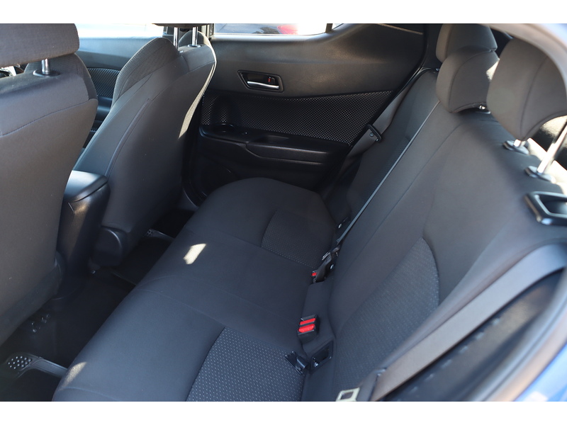 Toyota 1.8 VVT-H DYNAMIC SUV 5DR PETROL HYBRID CVT AUTO HEATED SEATS SAT NAV BLUETOOTH DAB STEREO REAR CAMERA PARKING AIDS JUST 2 OWNERS ONLY 76000 MILES SH 72-74 Mitcham Road