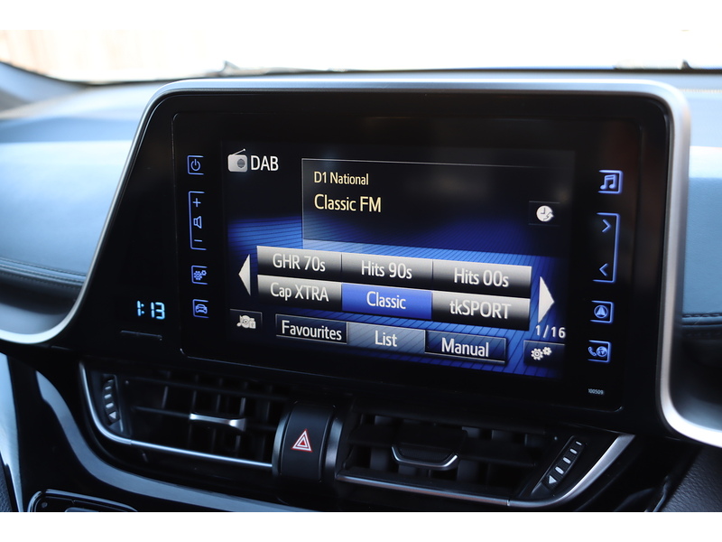 Toyota 1.8 VVT-H DYNAMIC SUV 5DR PETROL HYBRID CVT AUTO HEATED SEATS SAT NAV BLUETOOTH DAB STEREO REAR CAMERA PARKING AIDS JUST 2 OWNERS ONLY 76000 MILES SH 72-74 Mitcham Road