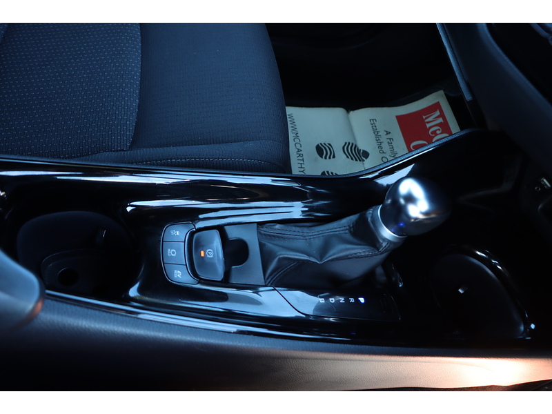 Toyota 1.8 VVT-H DYNAMIC SUV 5DR PETROL HYBRID CVT AUTO HEATED SEATS SAT NAV BLUETOOTH DAB STEREO REAR CAMERA PARKING AIDS JUST 2 OWNERS ONLY 76000 MILES SH 72-74 Mitcham Road