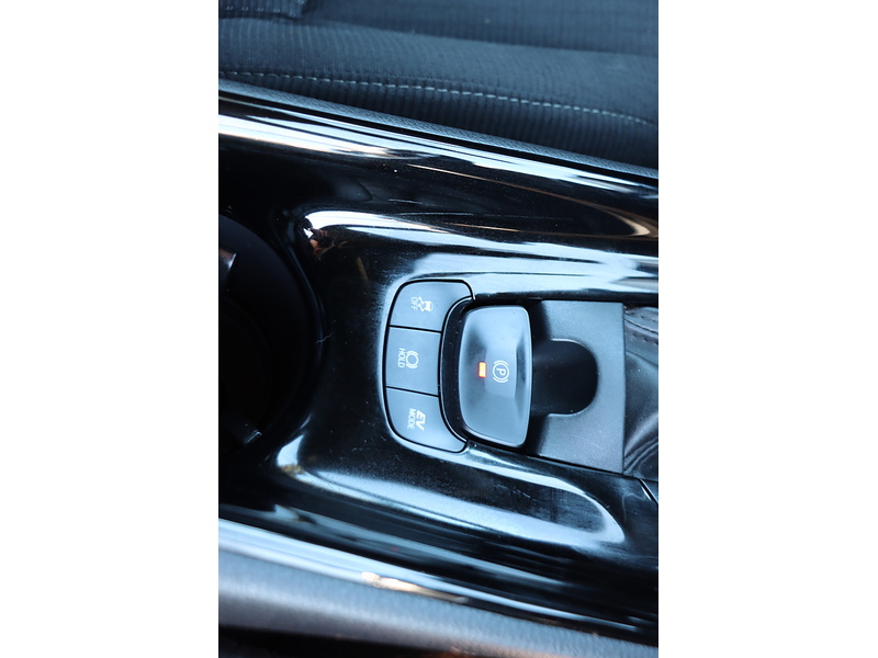 Toyota 1.8 VVT-H DYNAMIC SUV 5DR PETROL HYBRID CVT AUTO HEATED SEATS SAT NAV BLUETOOTH DAB STEREO REAR CAMERA PARKING AIDS JUST 2 OWNERS ONLY 76000 MILES SH 72-74 Mitcham Road