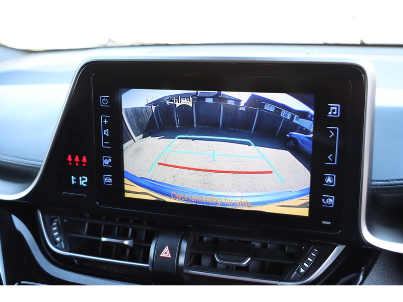 Toyota 1.8 VVT-H DYNAMIC SUV 5DR PETROL HYBRID CVT AUTO HEATED SEATS SAT NAV BLUETOOTH DAB STEREO REAR CAMERA PARKING AIDS JUST 2 OWNERS ONLY 76000 MILES SH 72-74 Mitcham Road