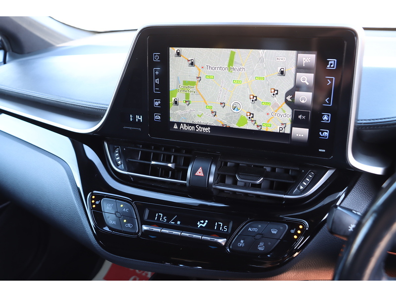 Toyota 1.8 VVT-H DYNAMIC SUV 5DR PETROL HYBRID CVT AUTO HEATED SEATS SAT NAV BLUETOOTH DAB STEREO REAR CAMERA PARKING AIDS JUST 2 OWNERS ONLY 76000 MILES SH 72-74 Mitcham Road