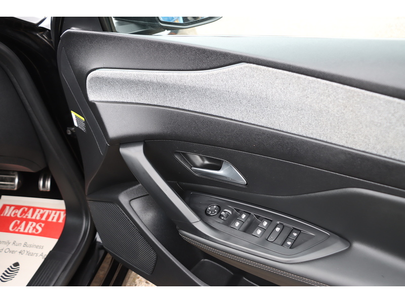 Peugeot 1.2 PURETECH ALLURE PREMIUM HATCHBACK 5DR PETROL EAT AUTO SAT NAV BLUETOOTH DAB STEREO APPLE CARPLAY REAR CAM PARKING AIDS JUST 1 OWNER 67000 MILES SH 72-74 Mitcham Road