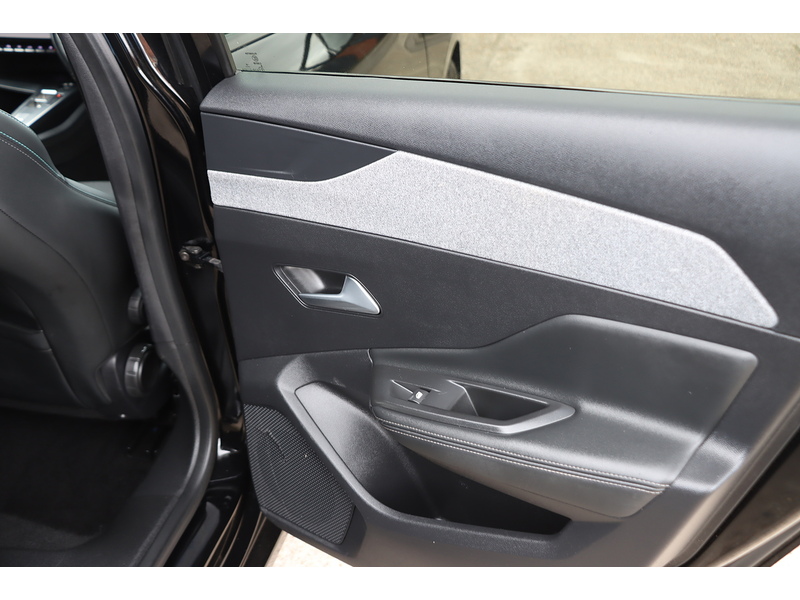 Peugeot 1.2 PURETECH ALLURE PREMIUM HATCHBACK 5DR PETROL EAT AUTO SAT NAV BLUETOOTH DAB STEREO APPLE CARPLAY REAR CAM PARKING AIDS JUST 1 OWNER 67000 MILES SH 72-74 Mitcham Road