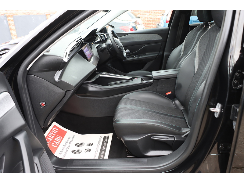 Peugeot 1.2 PURETECH ALLURE PREMIUM HATCHBACK 5DR PETROL EAT AUTO SAT NAV BLUETOOTH DAB STEREO APPLE CARPLAY REAR CAM PARKING AIDS JUST 1 OWNER 67000 MILES SH 72-74 Mitcham Road