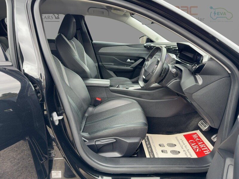 Peugeot 1.2 PURETECH ALLURE PREMIUM HATCHBACK 5DR PETROL EAT AUTO SAT NAV BLUETOOTH DAB STEREO APPLE CARPLAY REAR CAM PARKING AIDS JUST 1 OWNER 67000 MILES SH 72-74 Mitcham Road