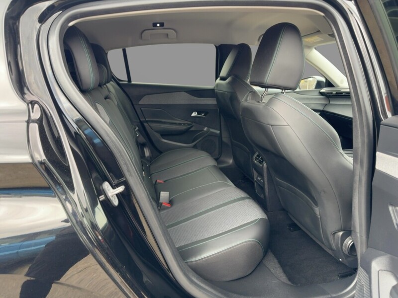 Peugeot 1.2 PURETECH ALLURE PREMIUM HATCHBACK 5DR PETROL EAT AUTO SAT NAV BLUETOOTH DAB STEREO APPLE CARPLAY REAR CAM PARKING AIDS JUST 1 OWNER 67000 MILES SH 72-74 Mitcham Road