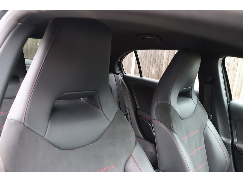 Mercedes-Benz A180 1.3 AMG LINE (EXECUTIVE) HATCHBACK 5DR PETROL 7G-DCT AUTO HEATED SEATS SAT NAV BLUETOOTH APPLE CARPLAY REAR CAM JUST 2 OWNERS ONLY 60000 MILES SH 72-74 Mitcham Road