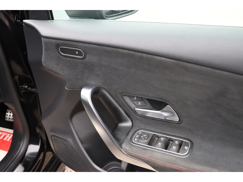 Mercedes-Benz A180 1.3 AMG LINE (EXECUTIVE) HATCHBACK 5DR PETROL 7G-DCT AUTO HEATED SEATS SAT NAV BLUETOOTH APPLE CARPLAY REAR CAM JUST 2 OWNERS ONLY 60000 MILES SH 72-74 Mitcham Road