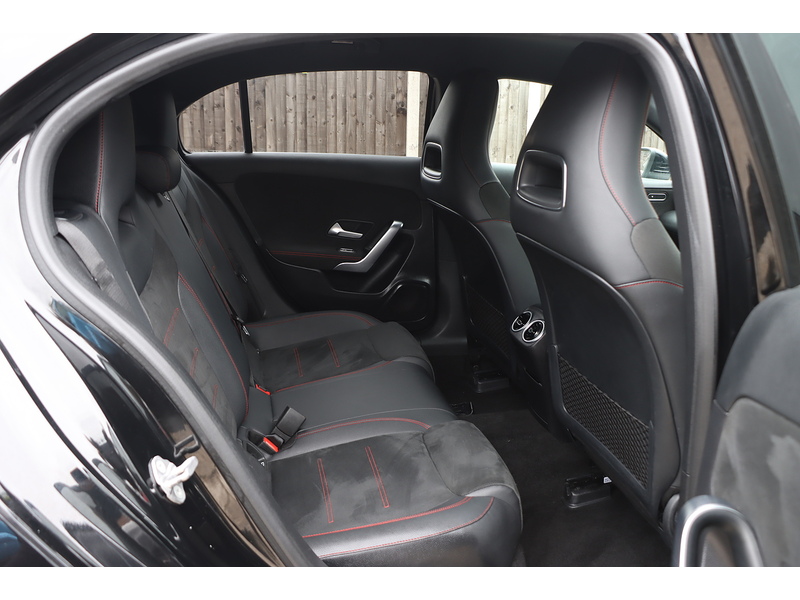 Mercedes-Benz A180 1.3 AMG LINE (EXECUTIVE) HATCHBACK 5DR PETROL 7G-DCT AUTO HEATED SEATS SAT NAV BLUETOOTH APPLE CARPLAY REAR CAM JUST 2 OWNERS ONLY 60000 MILES SH 72-74 Mitcham Road