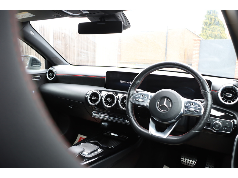 Mercedes-Benz A180 1.3 AMG LINE (EXECUTIVE) HATCHBACK 5DR PETROL 7G-DCT AUTO HEATED SEATS SAT NAV BLUETOOTH APPLE CARPLAY REAR CAM JUST 2 OWNERS ONLY 60000 MILES SH 72-74 Mitcham Road