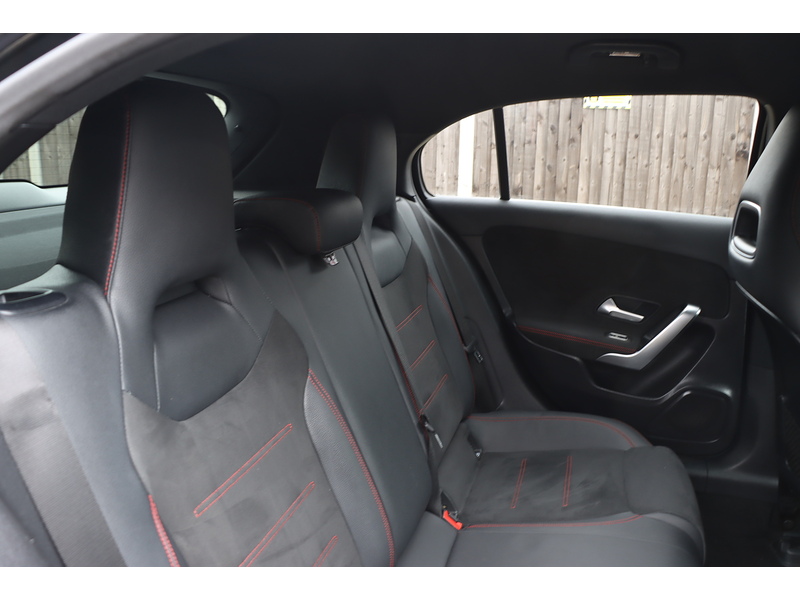 Mercedes-Benz A180 1.3 AMG LINE (EXECUTIVE) HATCHBACK 5DR PETROL 7G-DCT AUTO HEATED SEATS SAT NAV BLUETOOTH APPLE CARPLAY REAR CAM JUST 2 OWNERS ONLY 60000 MILES SH 72-74 Mitcham Road