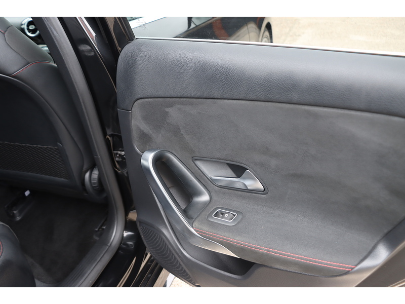 Mercedes-Benz A180 1.3 AMG LINE (EXECUTIVE) HATCHBACK 5DR PETROL 7G-DCT AUTO HEATED SEATS SAT NAV BLUETOOTH APPLE CARPLAY REAR CAM JUST 2 OWNERS ONLY 60000 MILES SH 72-74 Mitcham Road