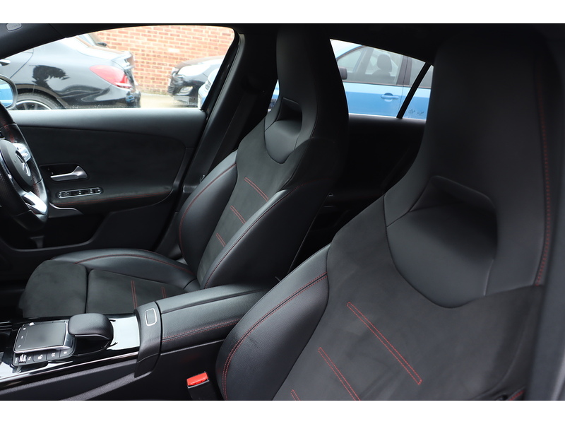 Mercedes-Benz A180 1.3 AMG LINE (EXECUTIVE) HATCHBACK 5DR PETROL 7G-DCT AUTO HEATED SEATS SAT NAV BLUETOOTH APPLE CARPLAY REAR CAM JUST 2 OWNERS ONLY 60000 MILES SH 72-74 Mitcham Road