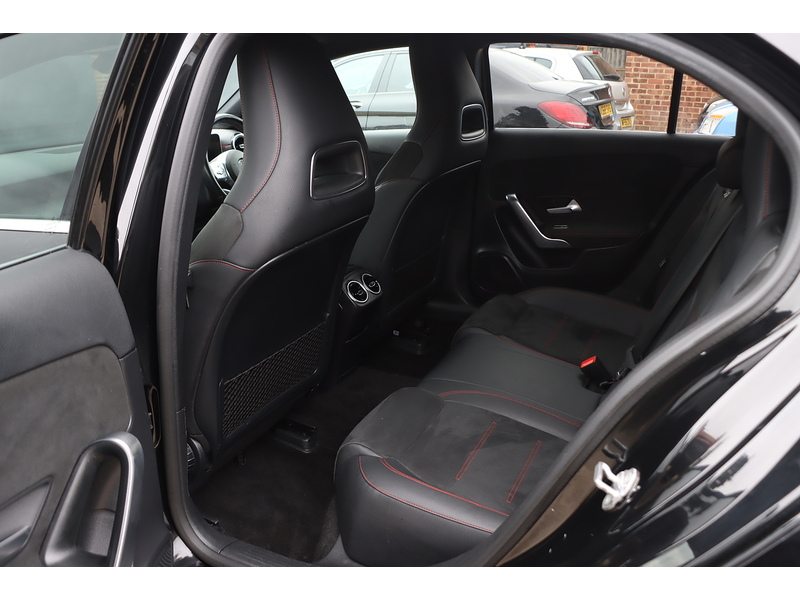 Mercedes-Benz A180 1.3 AMG LINE (EXECUTIVE) HATCHBACK 5DR PETROL 7G-DCT AUTO HEATED SEATS SAT NAV BLUETOOTH APPLE CARPLAY REAR CAM JUST 2 OWNERS ONLY 60000 MILES SH 72-74 Mitcham Road