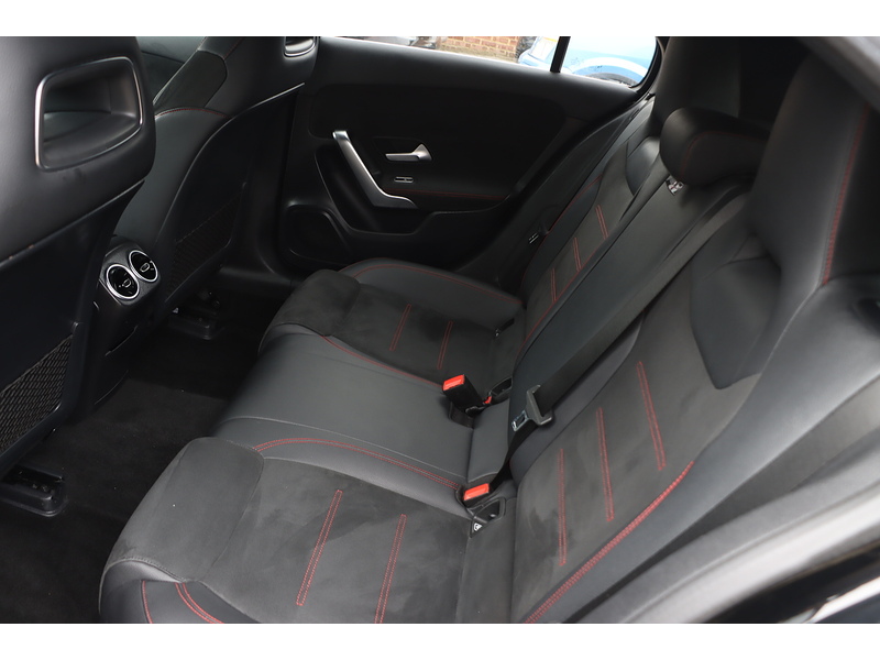 Mercedes-Benz A180 1.3 AMG LINE (EXECUTIVE) HATCHBACK 5DR PETROL 7G-DCT AUTO HEATED SEATS SAT NAV BLUETOOTH APPLE CARPLAY REAR CAM JUST 2 OWNERS ONLY 60000 MILES SH 72-74 Mitcham Road