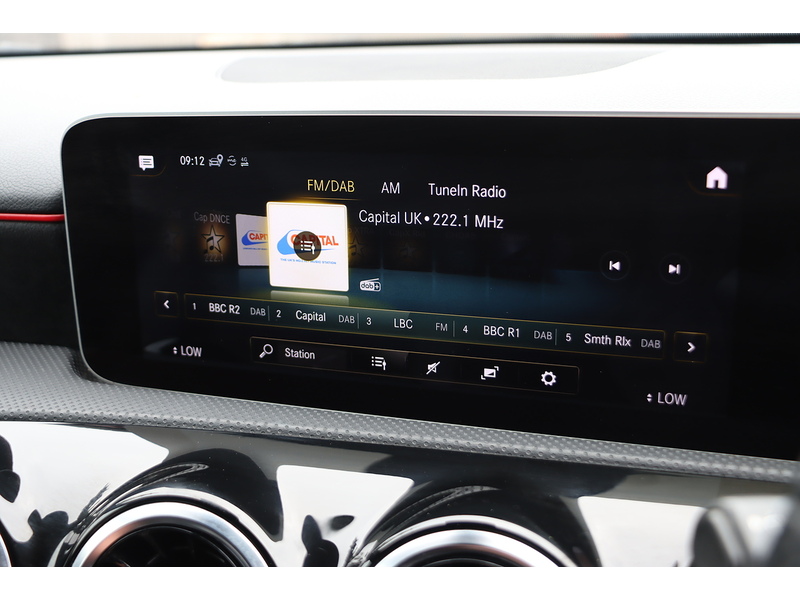 Mercedes-Benz A180 1.3 AMG LINE (EXECUTIVE) HATCHBACK 5DR PETROL 7G-DCT AUTO HEATED SEATS SAT NAV BLUETOOTH APPLE CARPLAY REAR CAM JUST 2 OWNERS ONLY 60000 MILES SH 72-74 Mitcham Road