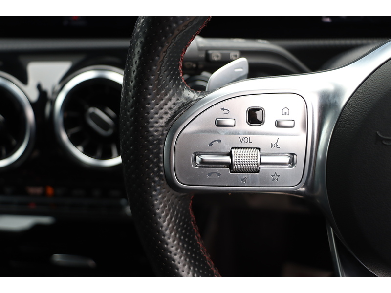 Mercedes-Benz A180 1.3 AMG LINE (EXECUTIVE) HATCHBACK 5DR PETROL 7G-DCT AUTO HEATED SEATS SAT NAV BLUETOOTH APPLE CARPLAY REAR CAM JUST 2 OWNERS ONLY 60000 MILES SH 72-74 Mitcham Road