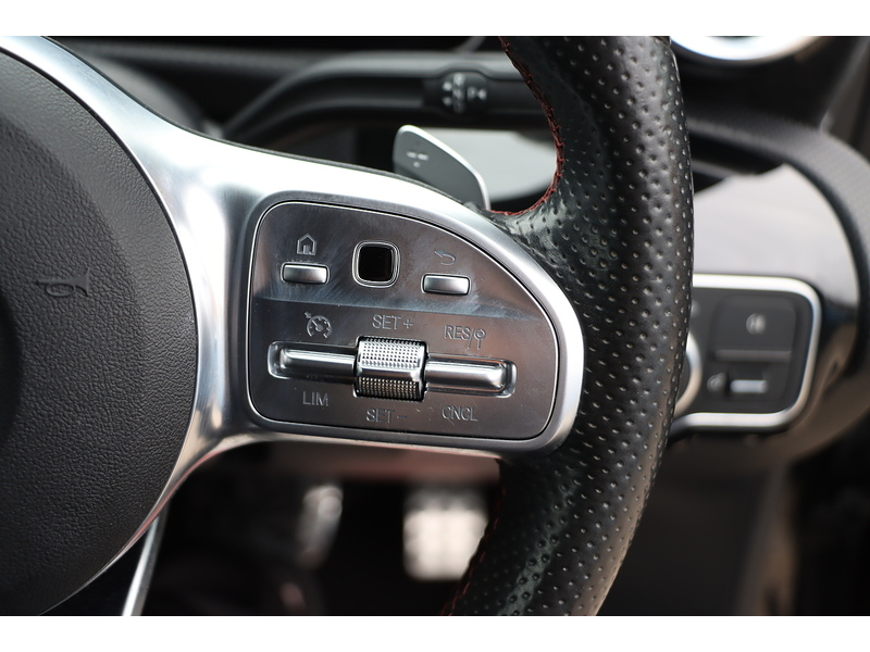 Mercedes-Benz A180 1.3 AMG LINE (EXECUTIVE) HATCHBACK 5DR PETROL 7G-DCT AUTO HEATED SEATS SAT NAV BLUETOOTH APPLE CARPLAY REAR CAM JUST 2 OWNERS ONLY 60000 MILES SH 72-74 Mitcham Road