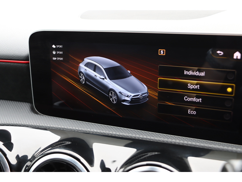 Mercedes-Benz A180 1.3 AMG LINE (EXECUTIVE) HATCHBACK 5DR PETROL 7G-DCT AUTO HEATED SEATS SAT NAV BLUETOOTH APPLE CARPLAY REAR CAM JUST 2 OWNERS ONLY 60000 MILES SH 72-74 Mitcham Road