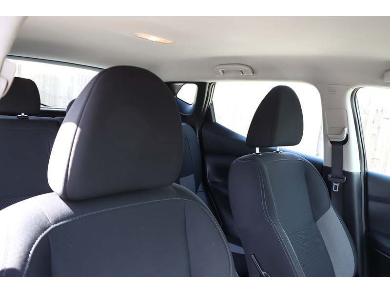 Nissan 1.3 DIG-T ACENTA PREMIUM SUV 5DR PETROL DCT AUTO SAT NAV BLUETOOTH DAB STEREO APPLE CARPLAY REAR CAMERA PARKING AIDS JUST 2 OWNERS ONLY 47000 MILES SH 72-74 Mitcham Road