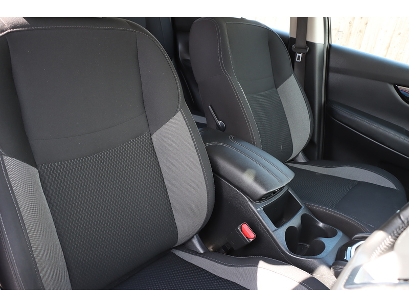 Nissan 1.3 DIG-T ACENTA PREMIUM SUV 5DR PETROL DCT AUTO SAT NAV BLUETOOTH DAB STEREO APPLE CARPLAY REAR CAMERA PARKING AIDS JUST 2 OWNERS ONLY 47000 MILES SH 72-74 Mitcham Road