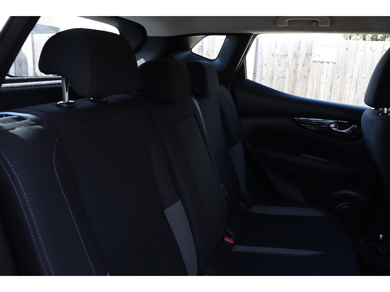 Nissan 1.3 DIG-T ACENTA PREMIUM SUV 5DR PETROL DCT AUTO SAT NAV BLUETOOTH DAB STEREO APPLE CARPLAY REAR CAMERA PARKING AIDS JUST 2 OWNERS ONLY 47000 MILES SH 72-74 Mitcham Road