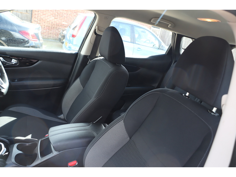 Nissan 1.3 DIG-T ACENTA PREMIUM SUV 5DR PETROL DCT AUTO SAT NAV BLUETOOTH DAB STEREO APPLE CARPLAY REAR CAMERA PARKING AIDS JUST 2 OWNERS ONLY 47000 MILES SH 72-74 Mitcham Road